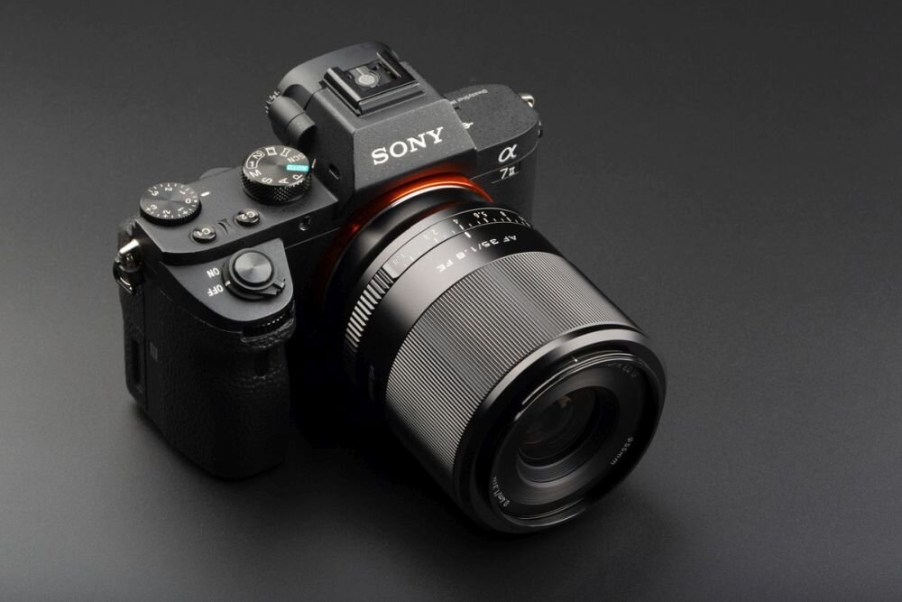 Obiektyw VILTROX AF 35mm F1.8 FE ogniskowa przysłona ostrość pierścienie optyka soczewki powłoki montaż bagnet światło jasność zoom filtry waga