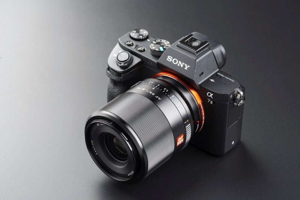 Obiektyw VILTROX AF 35mm F1.8 FE ogniskowa przysłona ostrość pierścienie optyka soczewki powłoki montaż bagnet światło jasność zoom filtry waga