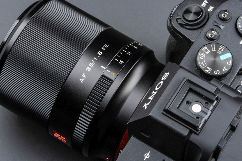 Obiektyw VILTROX AF 35mm F1.8 FE ogniskowa przysłona ostrość pierścienie optyka soczewki powłoki montaż bagnet światło jasność zoom filtry waga