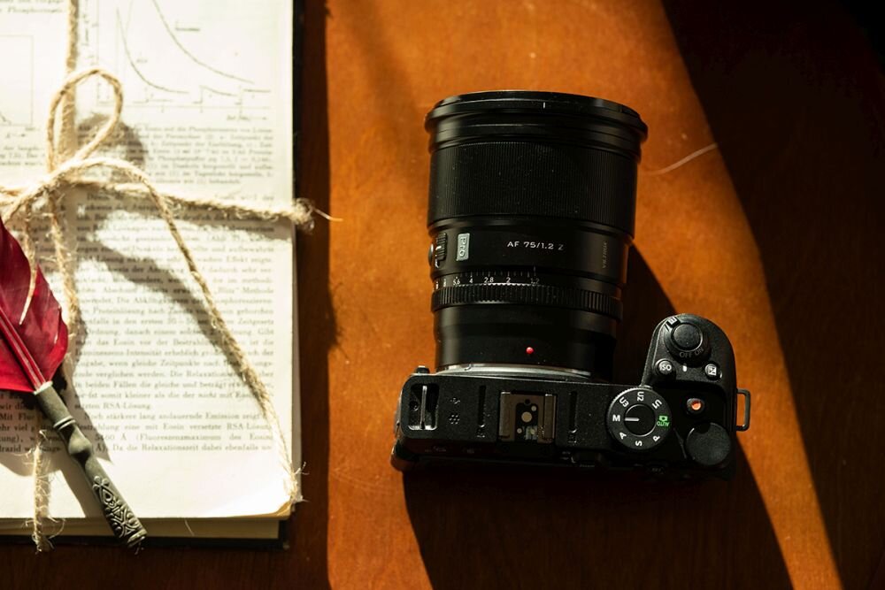 Obiektyw VILTROX AF 75mm F1.2 ogniskowa przysłona ostrość pierścienie optyka soczewki powłoki montaż bagnet światło jasność zoom filtry waga