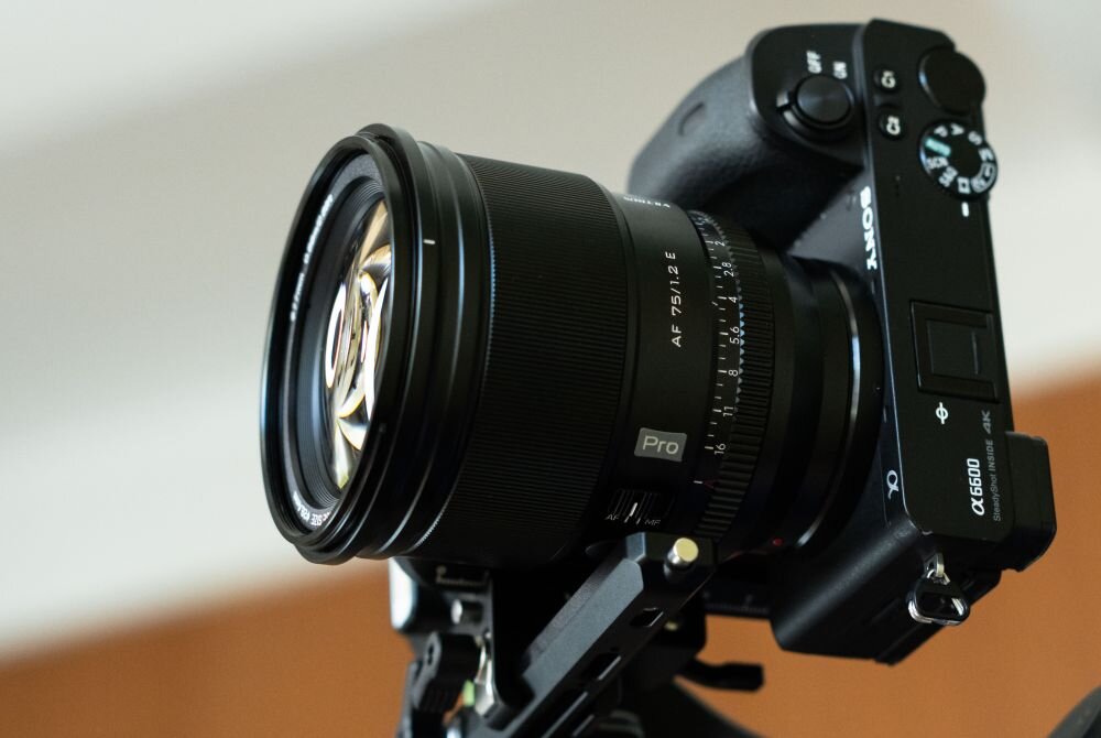 Obiektyw VILTROX AF 75mm F1.2 ogniskowa przysłona ostrość pierścienie optyka soczewki powłoki montaż bagnet światło jasność zoom filtry waga