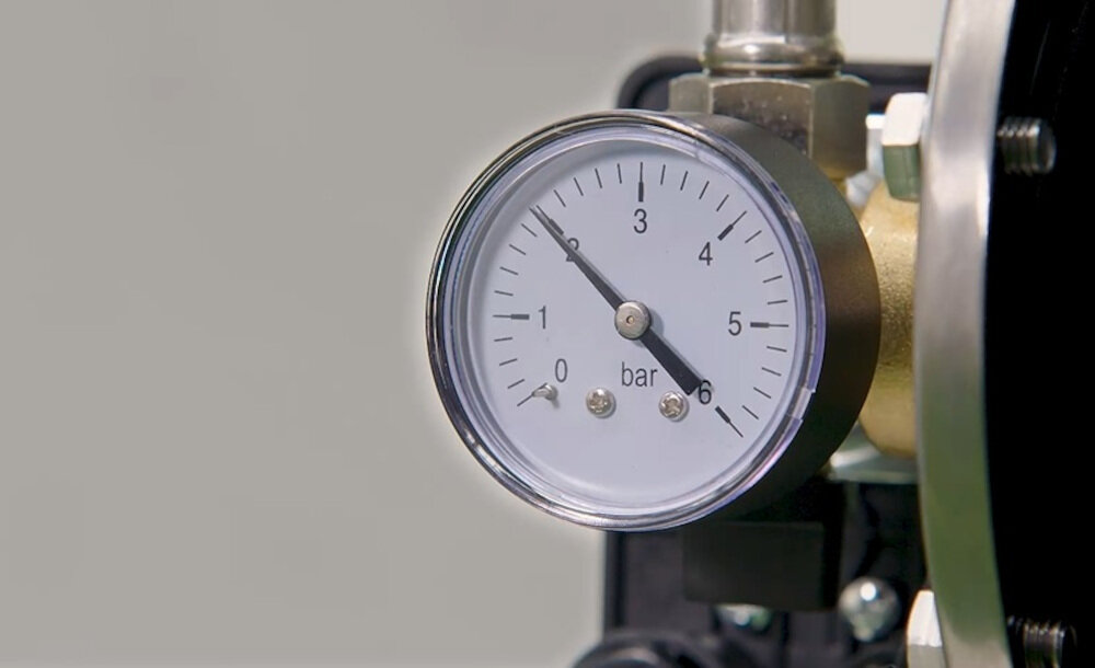 Pompa do wody KARCHER BP 3.200 Home elektryczna cisnienie 3,6 bara glebokosc do 8 metrow temperatura wskaźnik ciśnienia