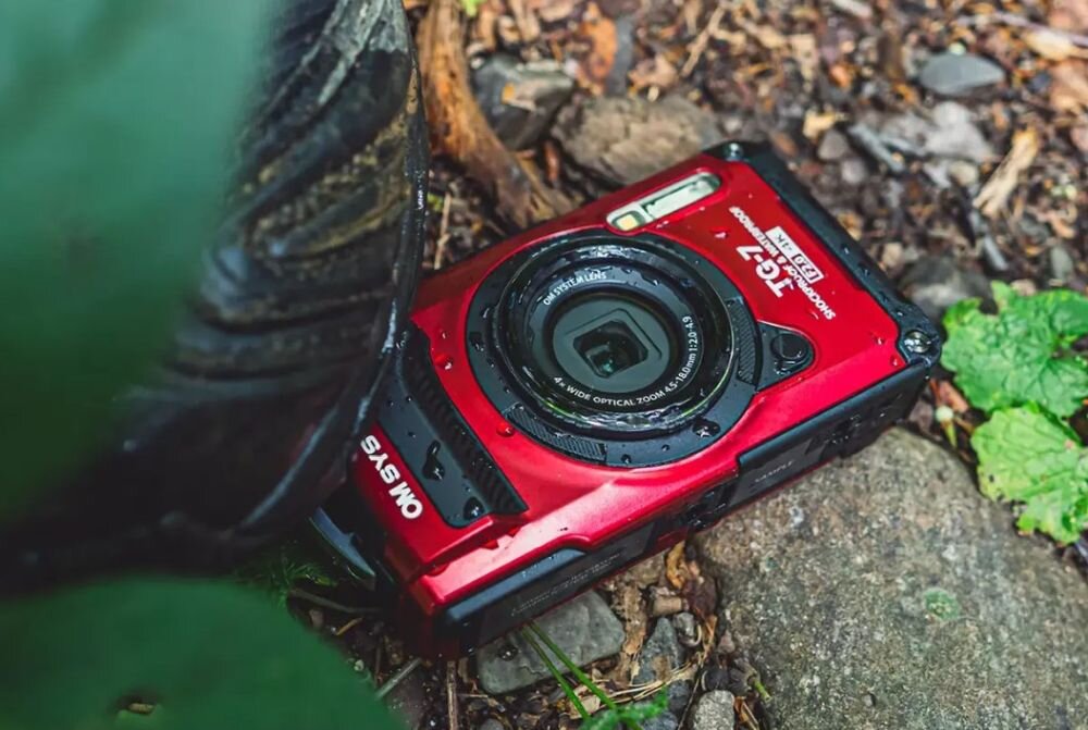 Aparat OLYMPUS OM System TG-7 zdjęcia obiektyw ekran wizjer ogniskowa przysłona migawka obudowa bateria zasilanie filmy nagrywanie rozdzielczość matryca rozmiar przekątna tryby iso montaż lampa światło przyciski sterowanie menu kontrast jasność balans bieli filtry cmos karta pliki format zapis seria