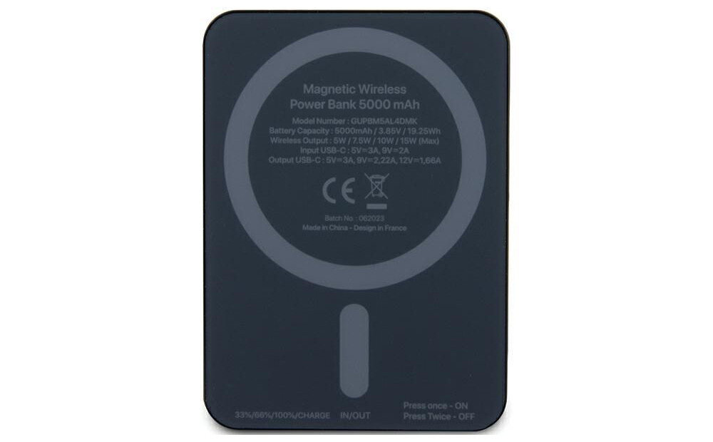 Powerbank indukcyjny GUESS 4G Strassed Metal Logo MagSafe 15W 5000 mAh komfort funkcjonalnosc pewnie lezy w dloni najwyzsza jakosc