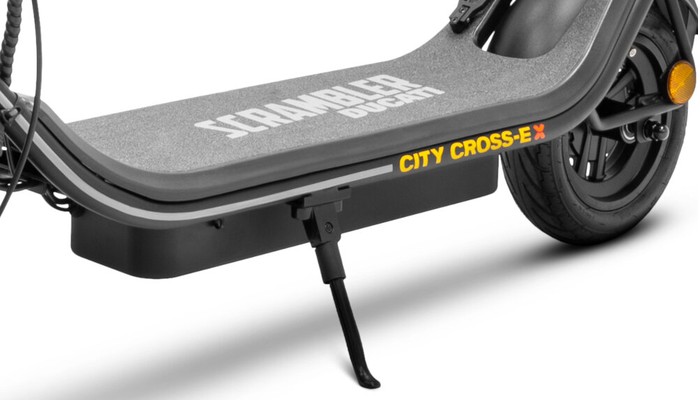 Hulajnoga elektryczna DUCATI Scrambler City Cross-E X Czarny skladna wytrzymala stopka w centralnym punkcie ciezkosci