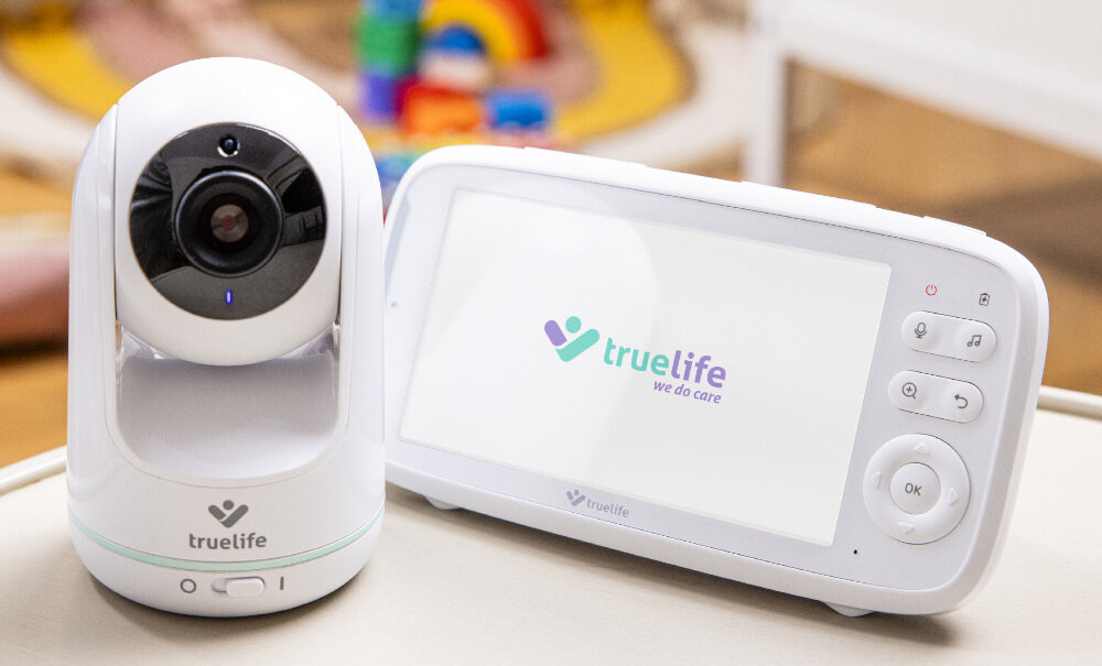 Niania elektroniczna TRUELIFE NannyCam R5 wygląd prezentacja wizualizacja design tło Spokój i bezpieczeństwo