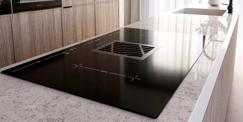 PŁYTA INDUKCYJNA LANILIA VILIO 80.1 Zdjęcie przedstawia elegancką płytę grzewczą z wbudowanym wyciągiem, umieszczoną na jasnym blacie o kamiennej strukturze. Czarna powierzchnia z minimalistycznymi oznaczeniami tworzy spójny, estetyczny element wyspy kuchennej płyta zintegrowana okap oszczędność miejsca minimalistyczna kuchnia minimalizm styl wygląd dwa w jednym