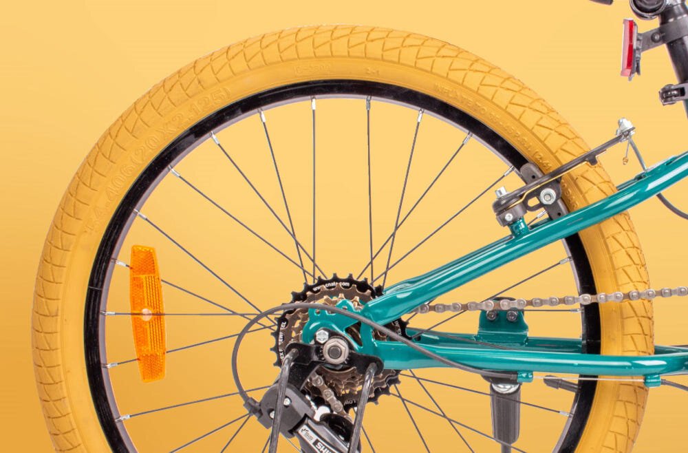 Rower dziecięcy SSUN BABY Verdant Rowan 20 cali dla chłopca kola rozmiar 20 cali aluminiowe obrecze kola zachowuja ksztalt opony stabilnie trzymane bezpieczna jazda szerokie opony typu BMX szerokosc 2,125 cm dobra przyczepnosc do podloza regularne sprawdzanie cisnienia powietrza wartosc na bocznej czesci opony