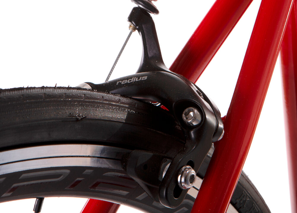 Rower szosowy INDIANA Racing M20 28 cali męski Czerwony hamulce marka RADIUS typ Caliper VB lekkie duza sila hamowania hamulce z przodu i z tylu