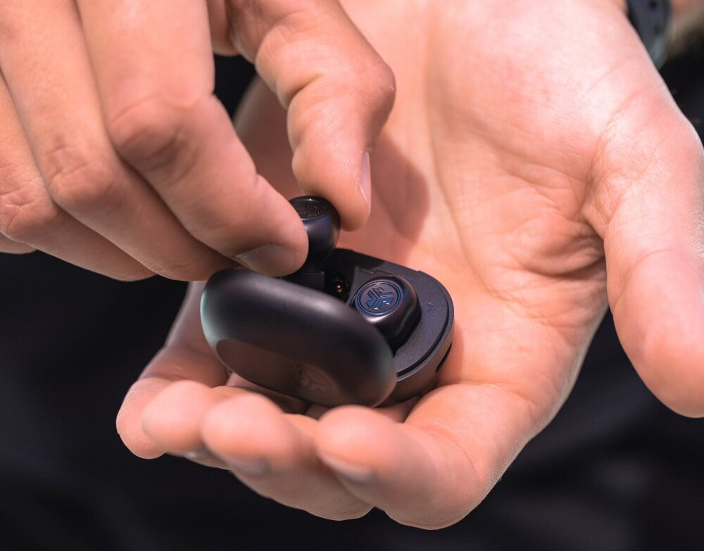 Słuchawki dokanałowe JLAB Jbuds Mini TWS design komfort lekkość dźwięk jakość wrażenia słuchowe ergonomia lekkość sport aktywność podróże czas pracy działanie akumulator