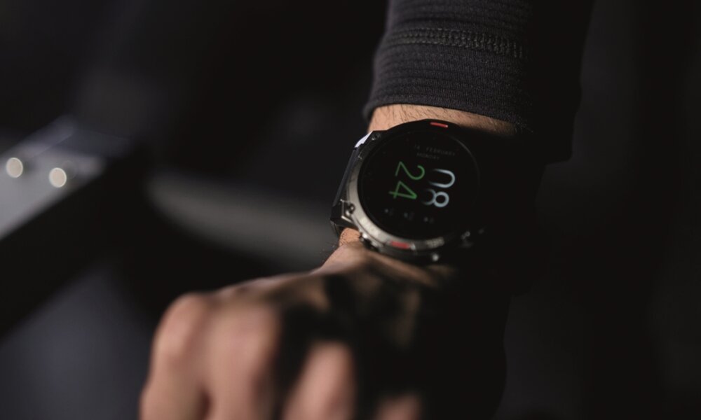 Smartwatch MAXCOM Fit FW63 Cobalt Pro ekran bateria czujniki zdrowie sport pasek ładowanie pojemność rozdzielczość łączność sterowanie krew puls rozmowy smartfon aplikacja