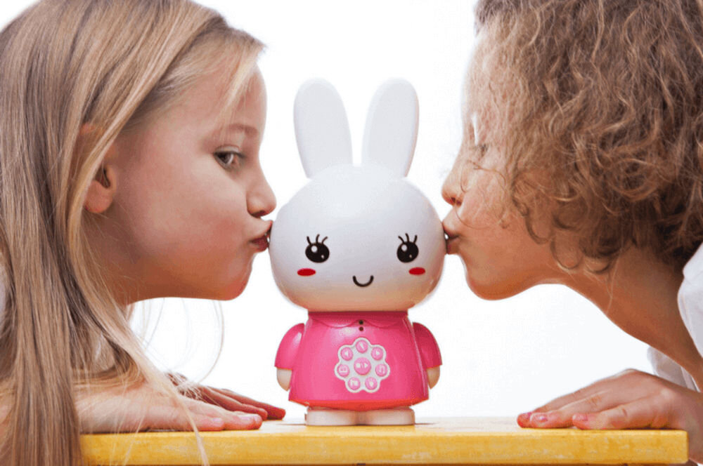 Zabawka edukacyjna ALILO Honey Bunny G6 Różowy funkcja odtwarzacza mp3, dyktafonu i lampki nocnej dla dzieci w każdym wieku, wielofunkcyjne urządzenie, łączy w sobie zabawę, naukę i troskę o dziecko
praktyczna zabawka, zachwyca swoim uroczym designem dwójka dzieci