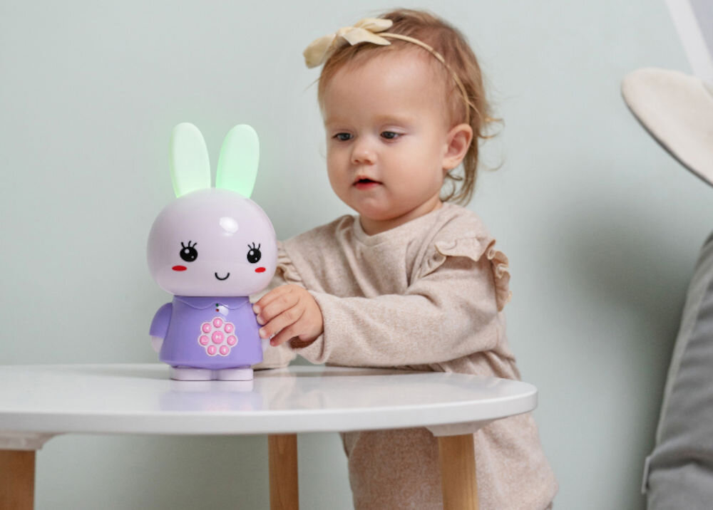 Zabawka edukacyjna ALILO Honey Bunny G6 Fioletowy towarzysz Twojego dziecka, produkt stojący na stole, dziewczynka
