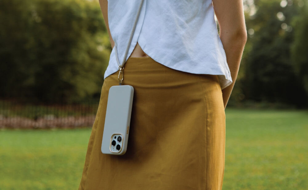 UNIQ Coehl Creme  etui z telefonem zaiweszony na szyi