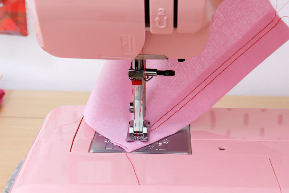 MASZYNA DO SZYCIA JANOME JUNO E1015 PINK podwójna igła ścieg prosty zygzak dekoracyjne przeszycie