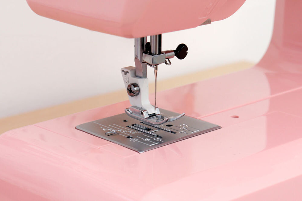 MASZYNA DO SZYCIA JANOME JUNO E1015 PINK matic szybka wymiana stopki komfort