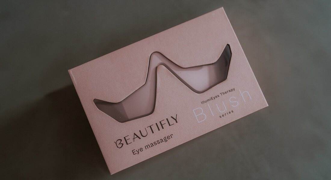 Masażer okolic oczu BEAUTIFLY IllumiEyes Therapy Blush Mikroprądy EMS niskonapięciowe impulsy elektryczne