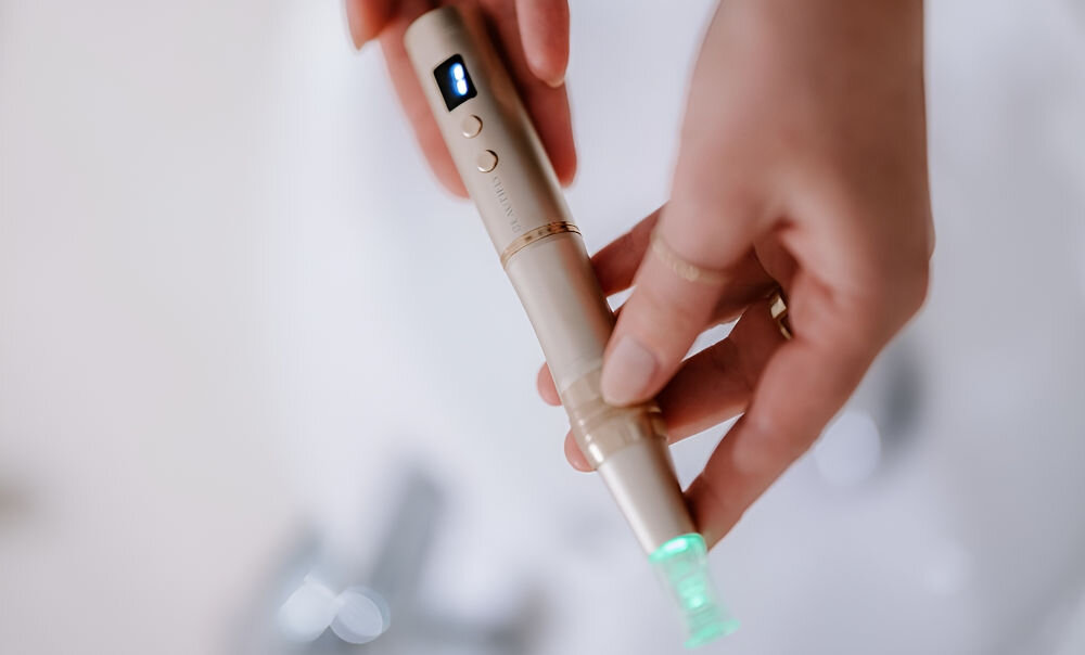 Urządzenie do mezoterapii mikroigłowej BEAUTIFLY Dermapen Meso Intense Gold napieta skora redukcja