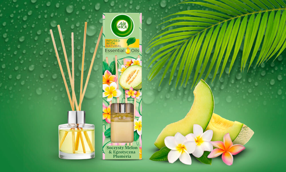 Patyczki zapachowe AIR WICK Essential Oils Karmelizowana Gruszka z Cynamonem 40 ml packshot z KV