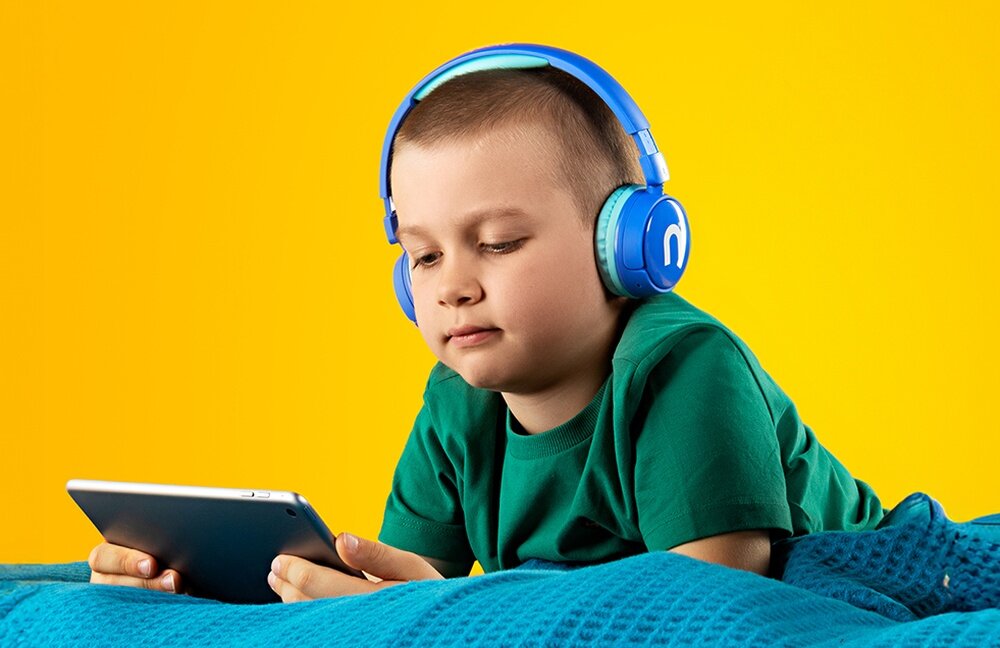 Słuchawki nauszne NICEBOY Hive Kiddie design komfort lekkość dźwięk jakość wrażenia słuchowe ergonomia lekkość sport aktywność podróże czas pracy działanie akumulator