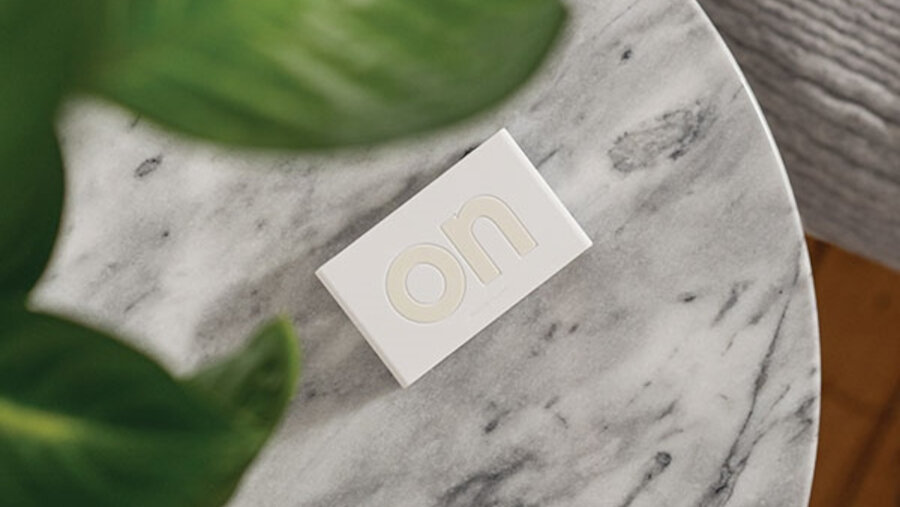 Budzik LEXON Flip Travel  - wykonanie