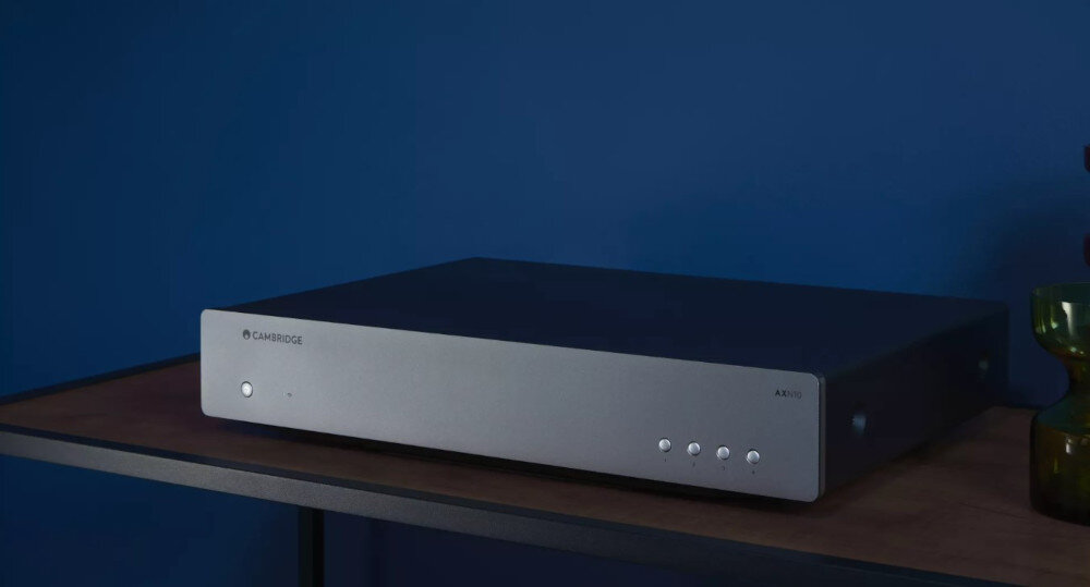 Odtwarzacz sieciowy CAMBRIDGE AUDIO AXN10 muzyka Hi-Res streaming, odtwarzacz stojący na stoliku