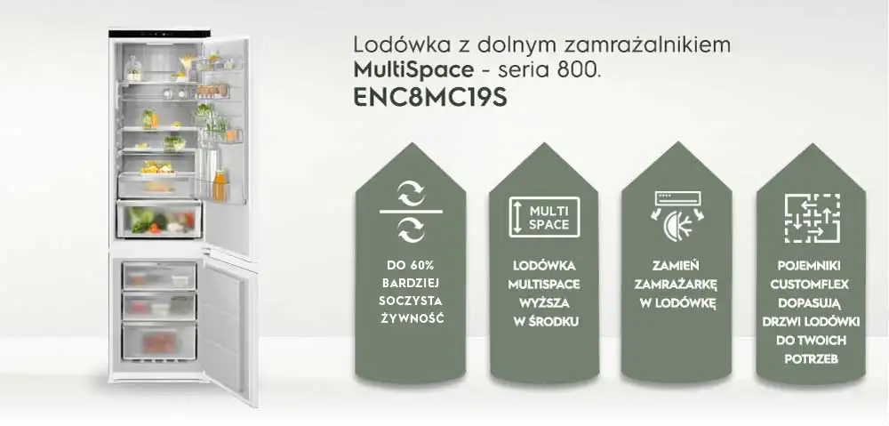 Obraz przedstawia otwartą lodówkę z dolnym zamrażalnikiem, wypełnioną różnymi produktami spożywczymi. Obok lodówki znajdują się cztery ikony z tekstami: \'DO 60% BARDZIEJ SOCZYSTA ŻYWNOŚĆ\', \'LODÓWKA MULTISPACE WYŻSZA W ŚRODKU\', \'ZAMIEŃ ZAMRAŻARKĘ W LODÓWKĘ\', \'POJEMNIKI CUSTOMFLEX DOPASUJĄ DRZWI LODÓWKI DO TWOICH POTRZEB\'.