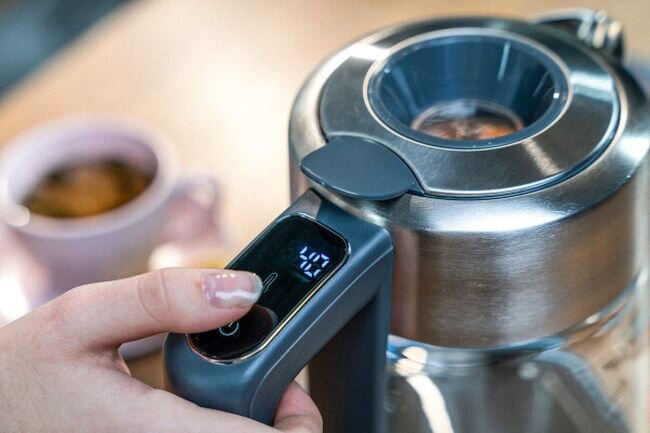 GÖTZE & JENSEN KT875G - zbliżenie na ekran z wskaźnikiem temperatury