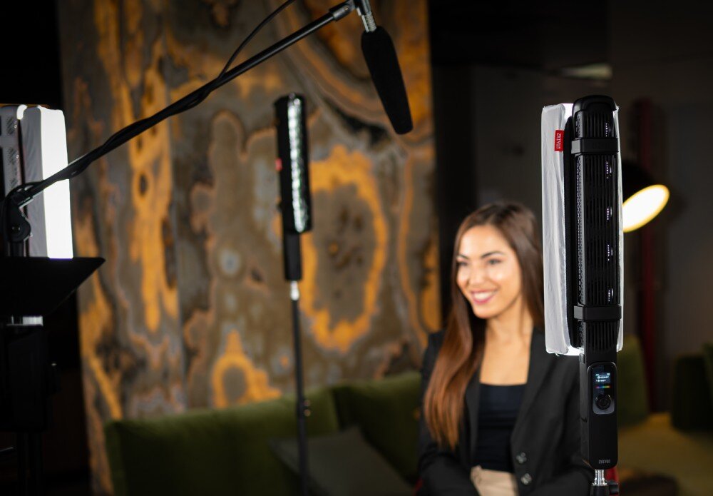Lampa LED ZHIYUN Fiveray F100 Combo Czarny zasilanie bateria ładowanie porty