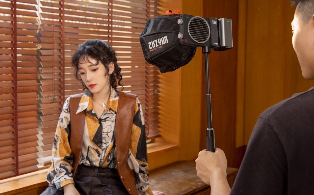 Lampa LED ZHIYUN Molus X100 COB Light Combo mocowanie modyfikatory adaptery