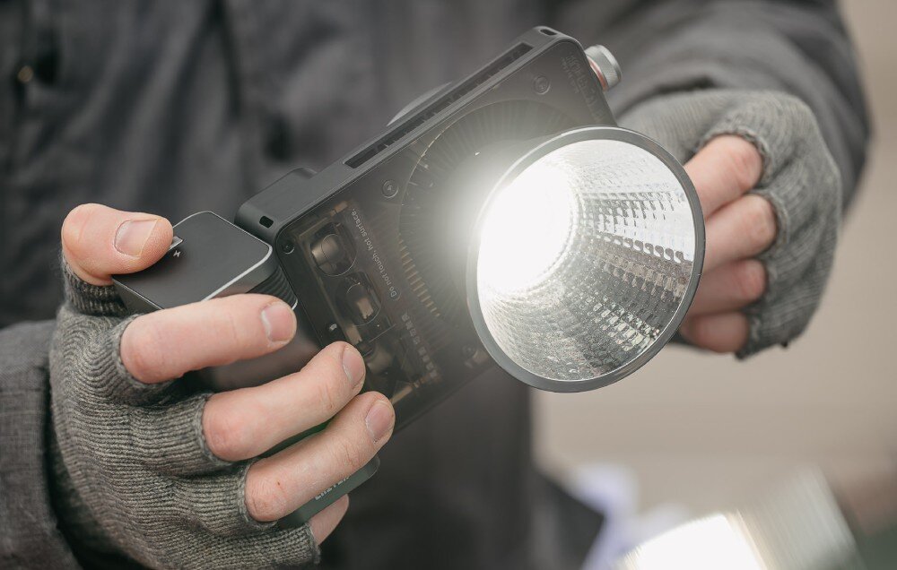 Lampa LED ZHIYUN Molus X100 COB Light Pro temperatura barwowa współczynnik CRI TLCI