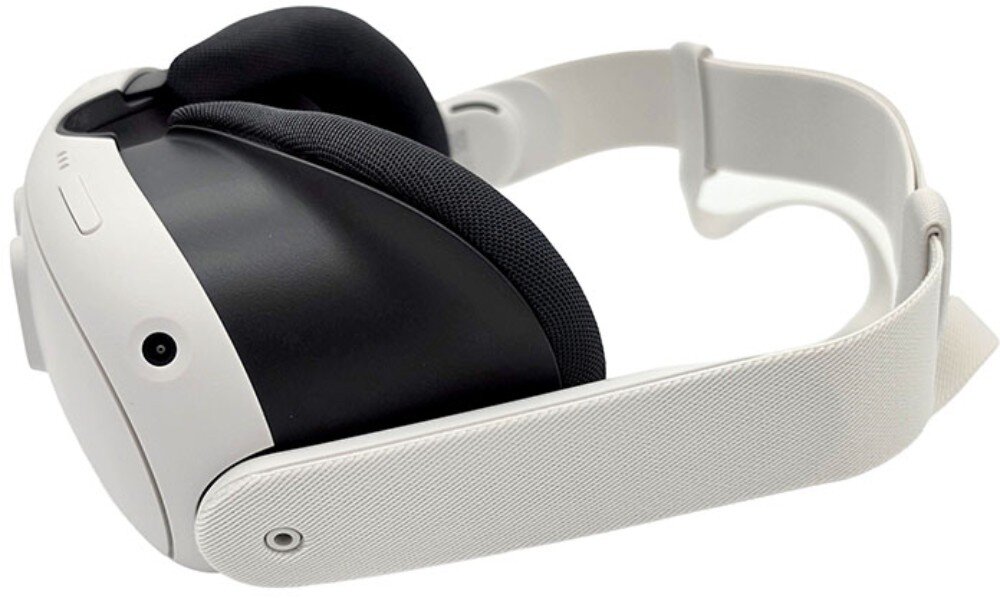 Na obrazie widoczne są gogle VR w kolorze białym z czarnymi elementami, posiadające regulowany pasek na głowę. Produkt ma minimalistyczny design z gładką powierzchnią.