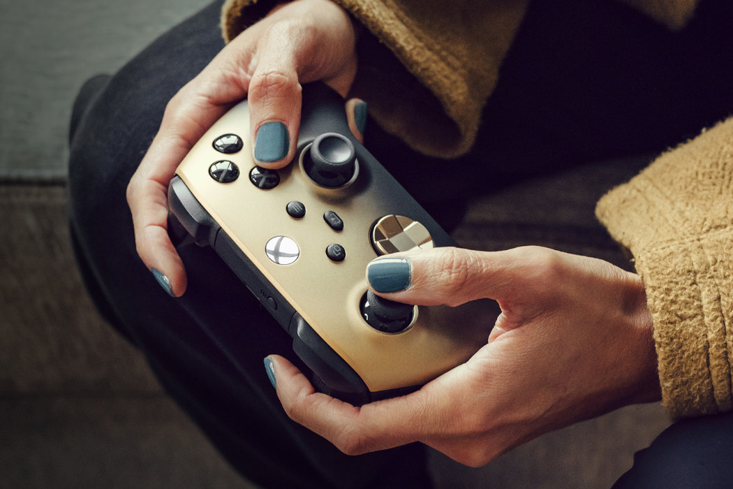 Kontroler MICROSOFT XBOX Series X Gold Shadow gniazdo akcesoria aplikacja mapowanie dźwięk