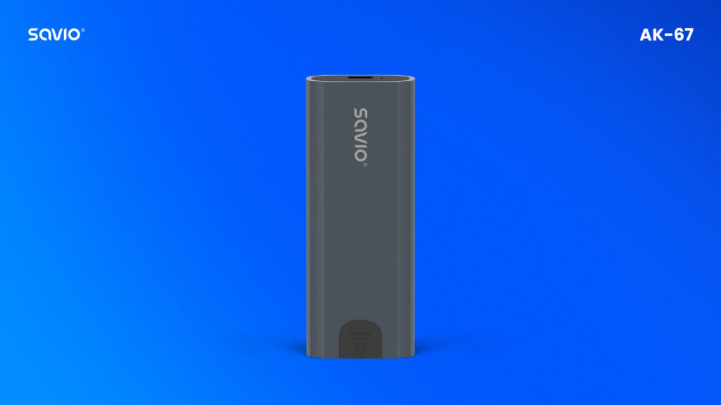 Savio-AK-67-1-obudowa-na-dysk-zewnetrzny-m,2-ssd-nvme-na-niebieskim-tle-pl