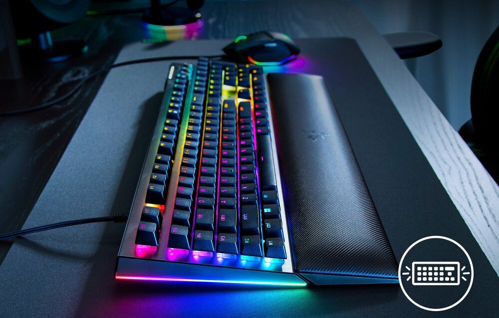 Klawiatura RAZER BlackWidow V4 klawiatura podświetlenie przyciski makra responsywność klawisze mulltimedia przełączniki podkładka nadgarstki wygoda połączenie łączność kabel
