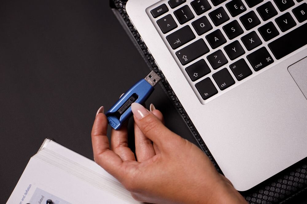 Pendrive VERBATIM V3 Max 128GB transport przechowywanie slide and lock, pendrive w usb