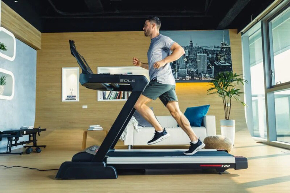 Bieżnia elektryczna SOLE by HAMMER F85 modul Bluetooth aplikacje KINOMAP SOLE ZWIFT darmowa aplikacja HAMMER WORKOUTS treningi od 10 do 50 minut