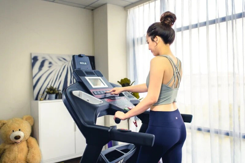 Bieżnia elektryczna SOLE by HAMMER F65 modul Bluetooth aplikacje KINOMAP iConsole ZWIFT