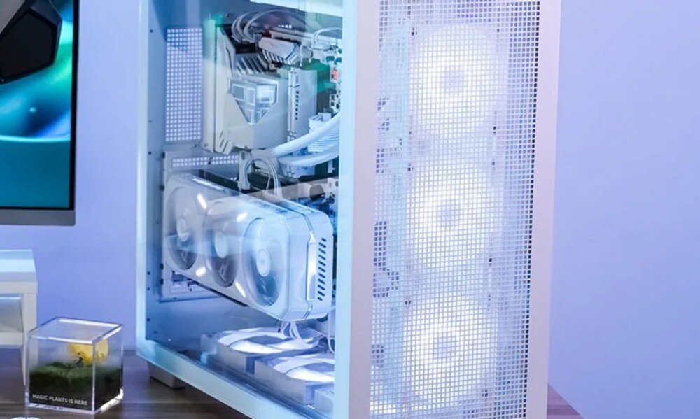 Obudowa DEEPCOOL Morpheus Biały przybliżenie na przód obudowy z widocznymi podzespołami i podświetlonymi wentylatorami kompatybilność płyty główny