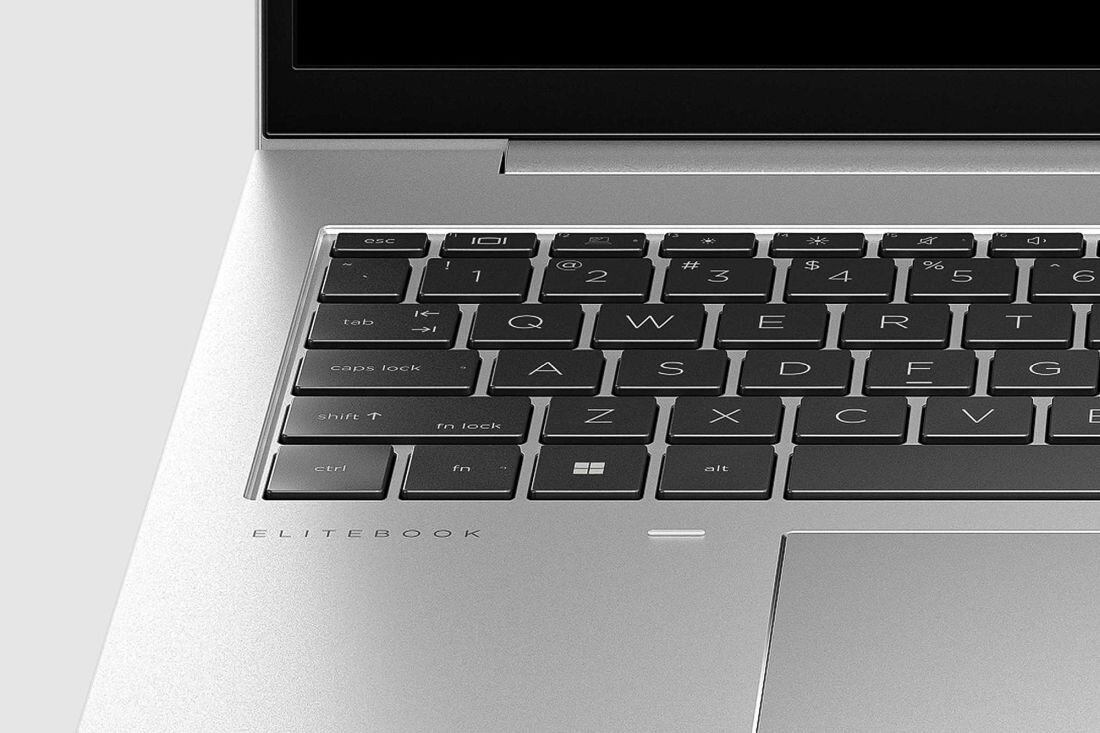 Laptop HP EliteBook 860 - Otwarty laptop HP EliteBook 860 z ekranem i widoczną klawiaturą.   