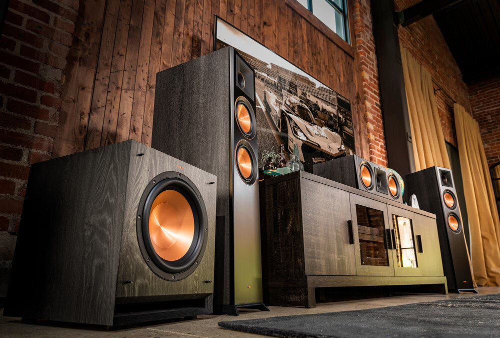 Subwoofer KLIPSCH SPL-100 niewielki rozmiar niezniszczalna konstrukcja odpornosc rysy nozki