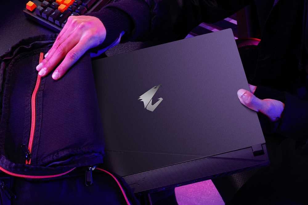 Laptop GIGABYTE Aorus 17 - Smukły korpus