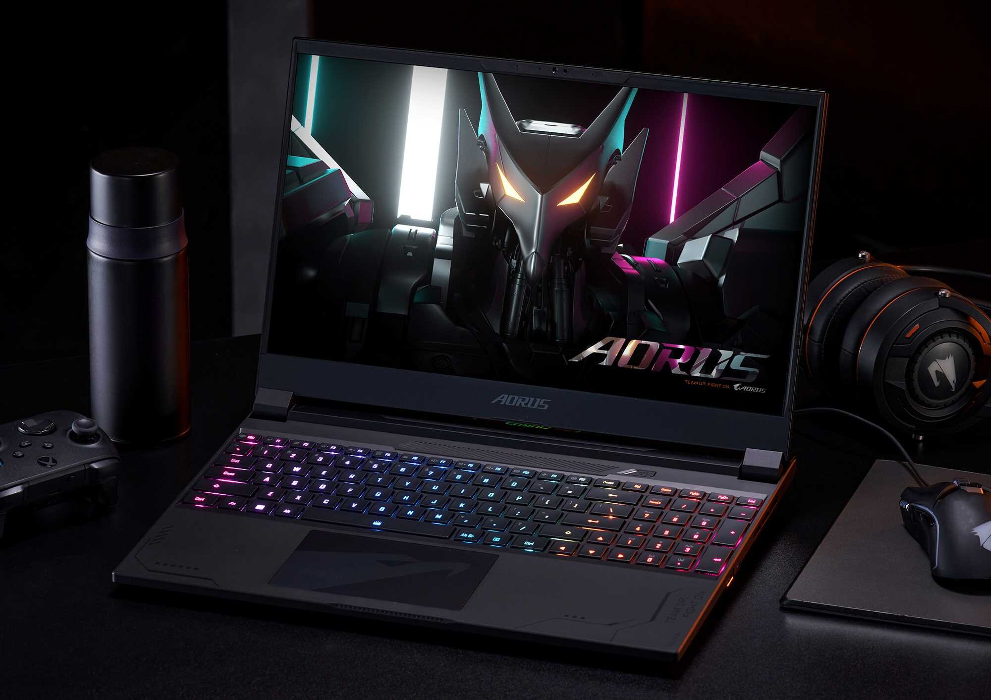 Laptop GIGABYTE Aero - Laptop Gamingowy