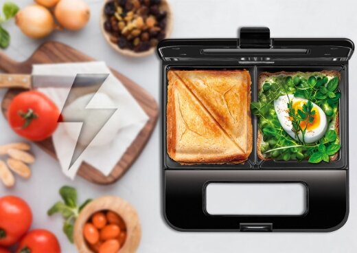 Ujęcie opiekacza MOP-48M z góry, a w nim kanapka. Obok transparentna błyskawica.