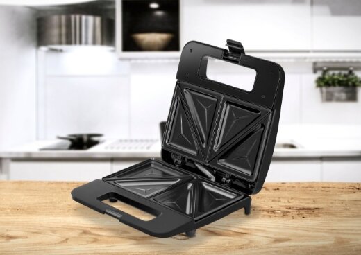 Otwarty opiekacz MOP-48M na kuchennym blacie.