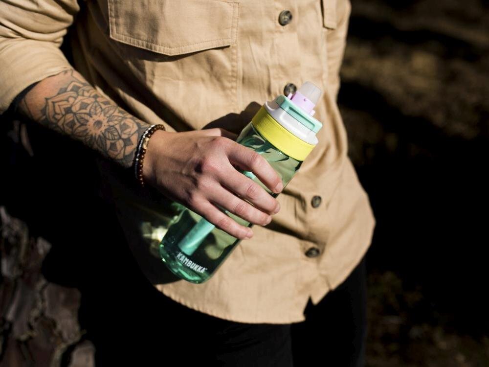 Butelka tritanowa KAMBUKKA Lagoon 750 ml Crisp Blue Niebieski bez bpa tritan