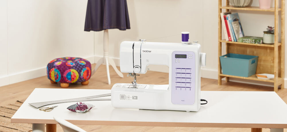 Maszyna do szycia  BROTHER  FS20S komputerowa maszyna wymiary stabilna metalowa konstrukcja  trwałość 20 różnych sciegów 3 rodzaje automatycznego obszywania dziurek profesjonalne wykończenie odziezy tworzenie dekoracyjnych detali automatyczne pozycjonowanie igły zatrzymanie w wybranej pozycji precyzyjne szycie 