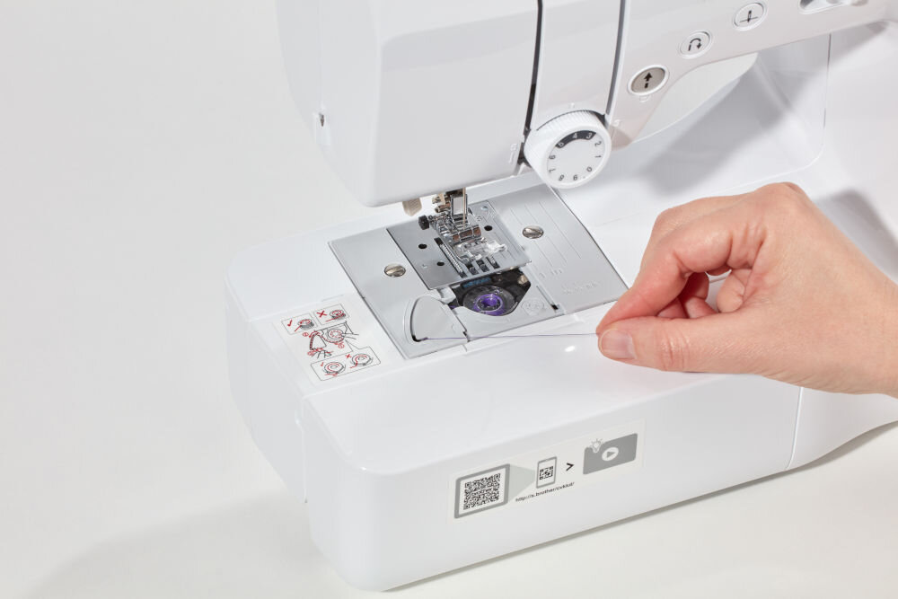 Maszyna do szycia  BROTHER  FS70WTX chwytacz rotacyjny łatwy monraż spodniej szpulki od góry szybkie ładowanie bębenka rozwiązanie techniczne maszyny domowe eliminacja drgań cicha praca minimalizacja problemów z plątaniem i awariami