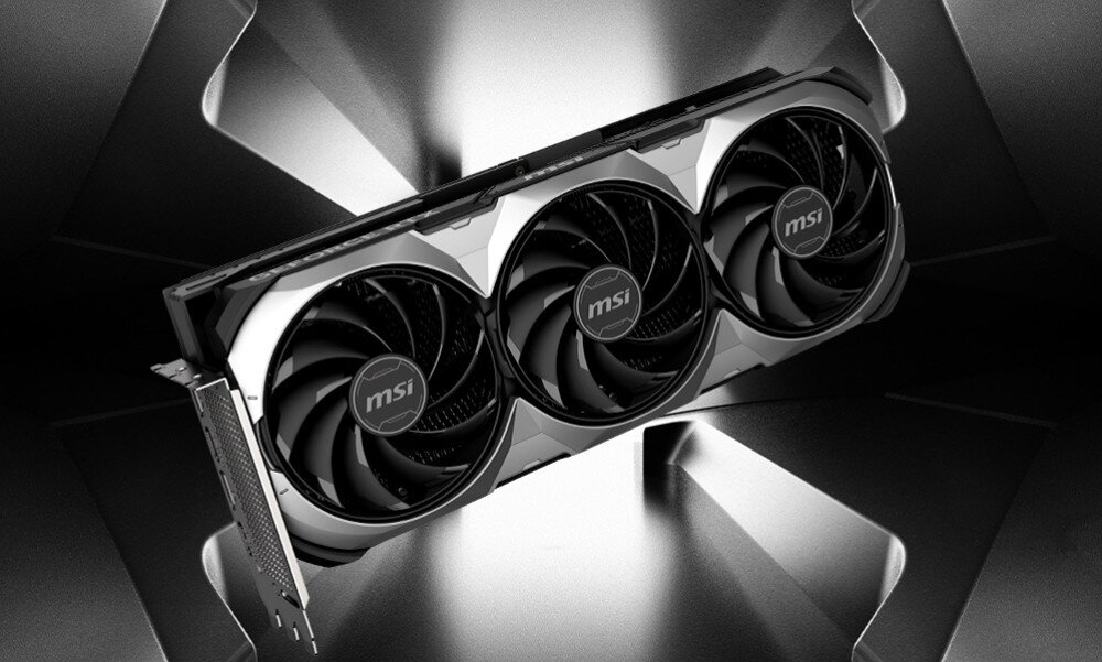 Karta graficzna MSI GeForce RTX 4090 Ventus 3X E OC 24GB Grafika przedstawia kartę graficzną z trzema dużymi wentylatorami na froncie, osadzoną w ciemnym, futurystycznym tle, opis