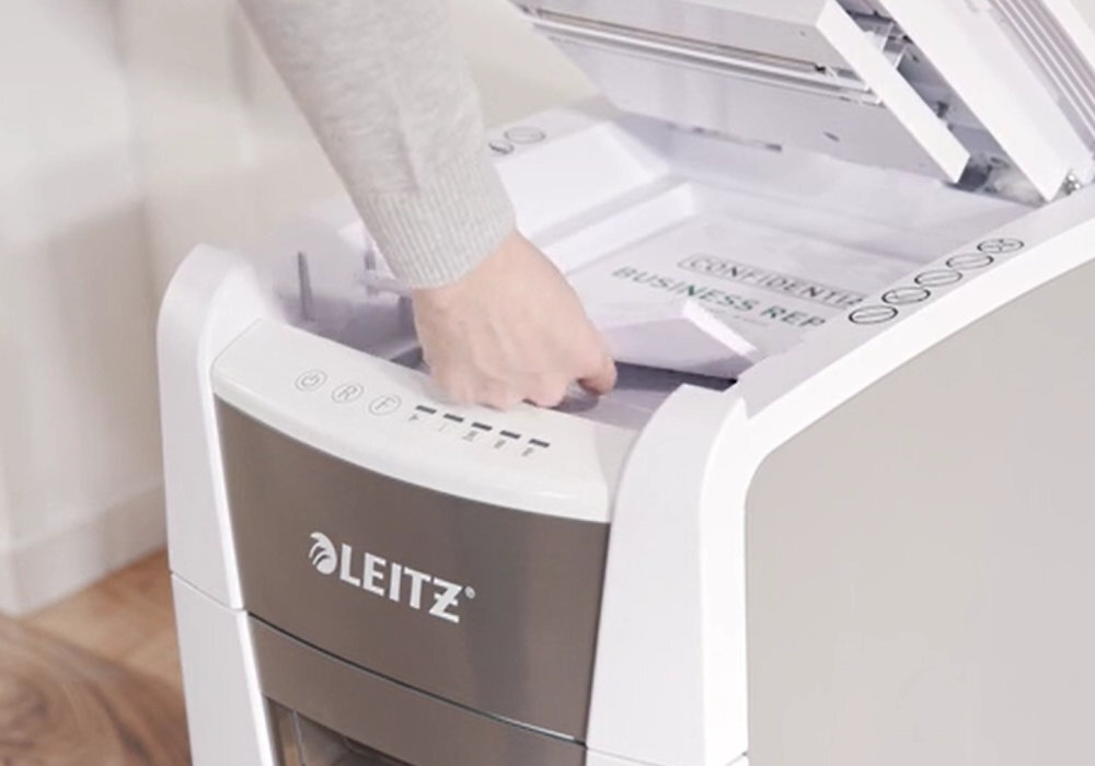 Niszczarka LEITZ IQ Autofeed Small Office 100 P5 szczelność szybkość cisza opróżnianie pojemność